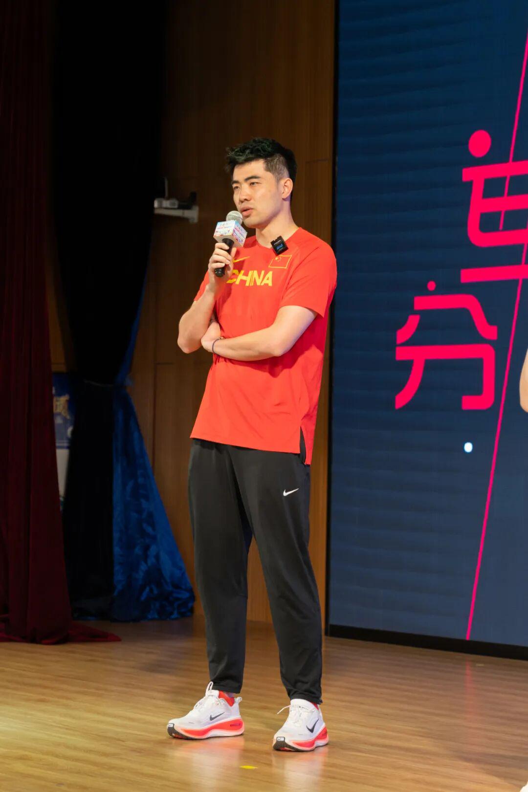 华体会体育牛逼！拿到了！尼克斯总冠军！27投砸出45分！文班亚马垫脚布伦森...