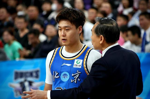 华体会体育NBA总决赛战报:福克斯一级恶犯!马刺16分优势变3分,卡斯尔7中0
