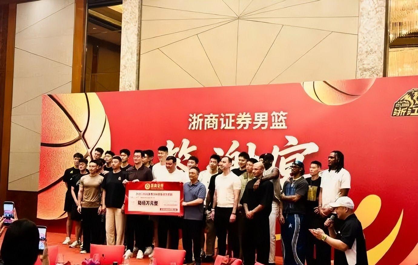 G4输球因疲劳？文班：肯定是个因素 但季后赛所有人都一样累