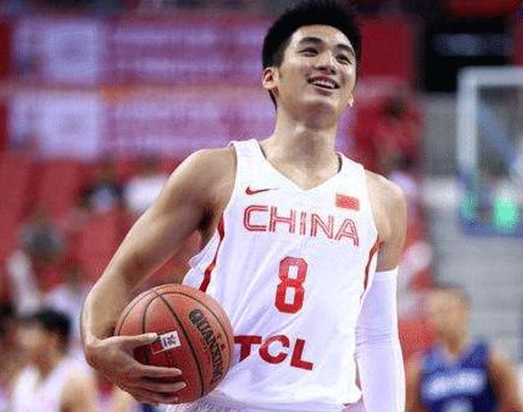 绝妙，湖人队新阵容被NBA评论员比尔·西蒙斯起绰号“Snowtime”
