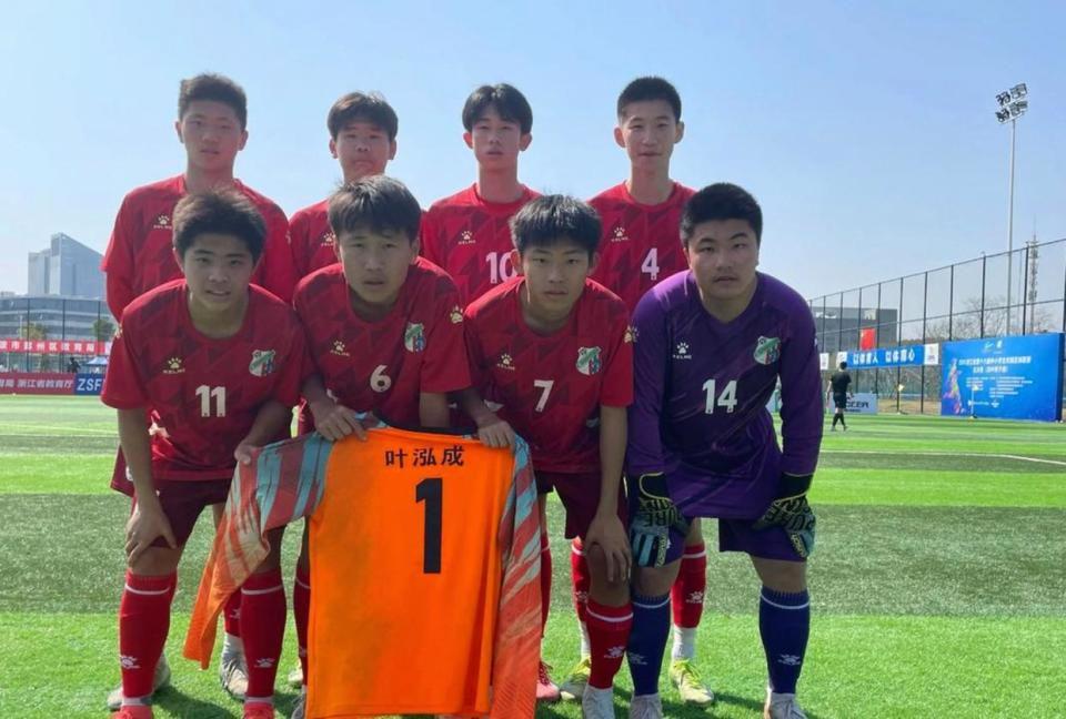 又出一位门神！沙特门将奥韦斯单场9次扑救，比沃齐尼亚还多