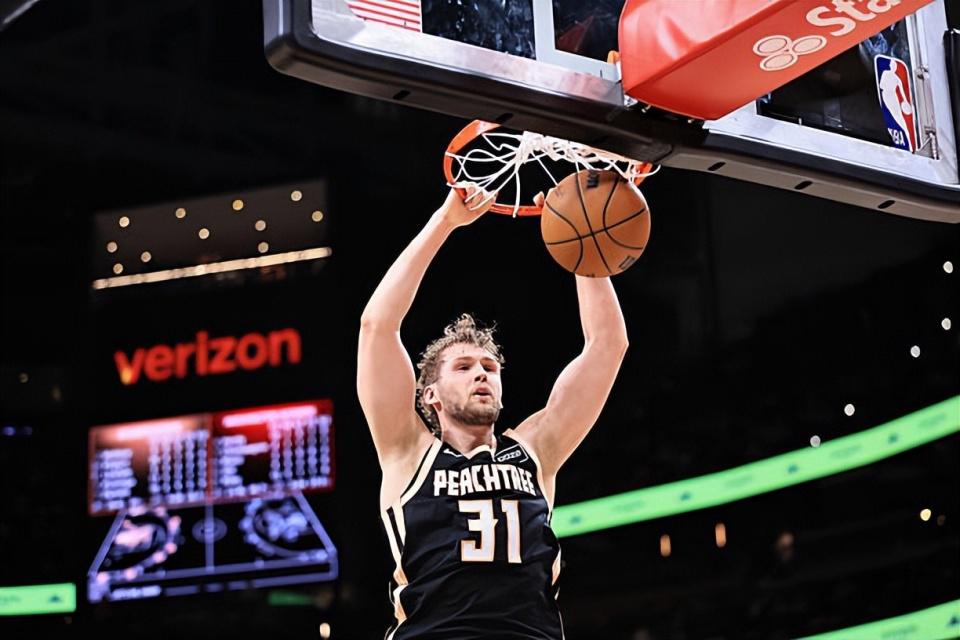 NBA高管:确实有球队对布朗尼感兴趣 他短时间内进步非常明显